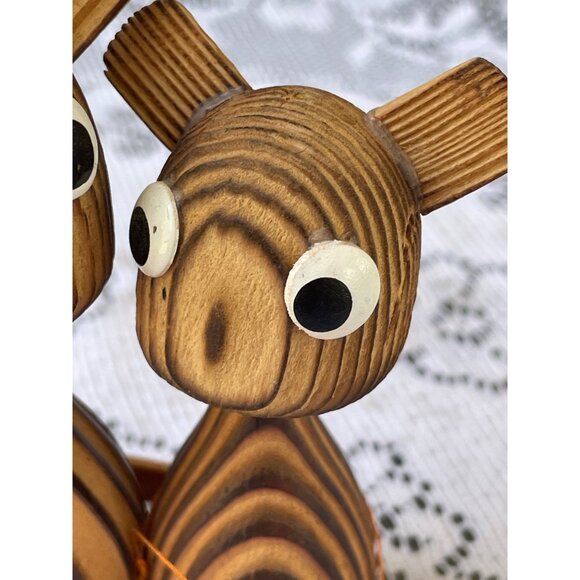 Vintage MCM Carved Wood Hugging Bears Figurine Original tags - Picture 2 of 10